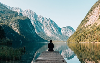 Person som mediterar Mindfulness Mot Ångest